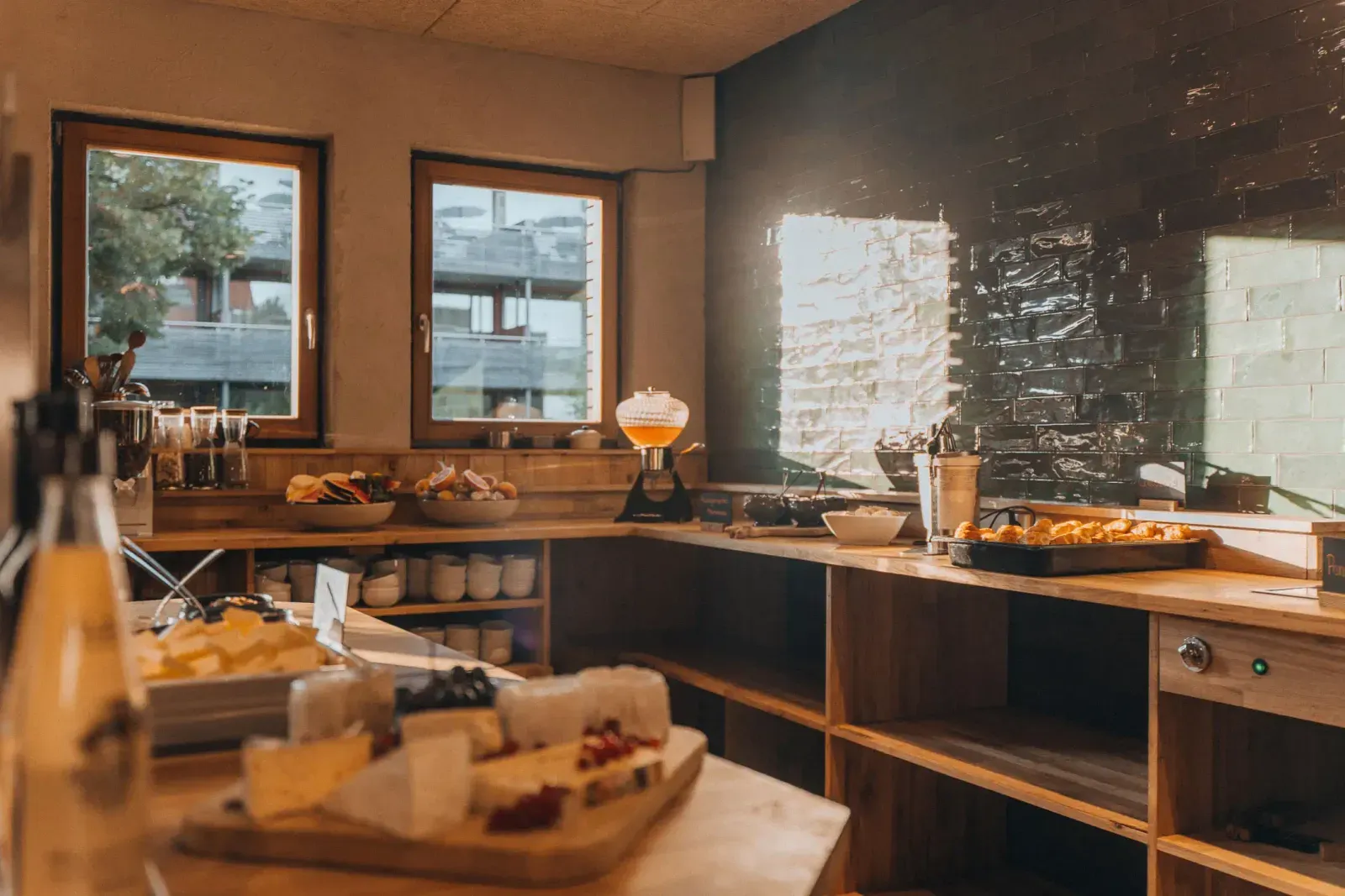 Breakfast buffet with bread, cold cuts and drinks